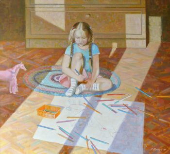Маленькая девочка рисует. Цветные карандаши. Детское творчество. Рисует на полу