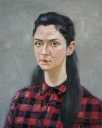 Портрет девушки с темными волосами