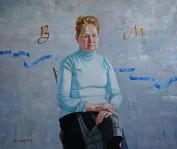 Женский портрет на светлом фоне. Синяя лента